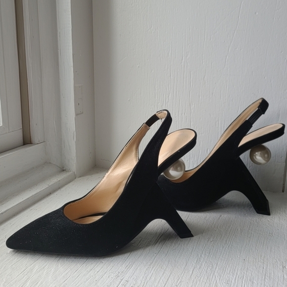 Pearl Pumps with Avant Garde Heel - Picture 2 of 12